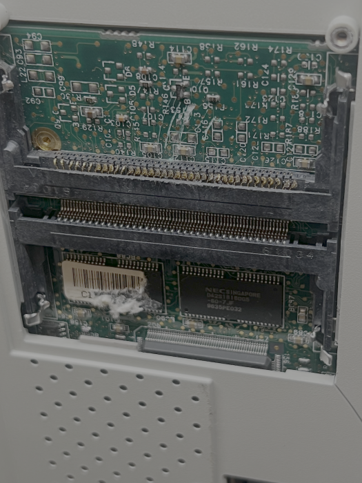 siemens-nixdorf_pcd-5nd_ram_slot_damaged.png